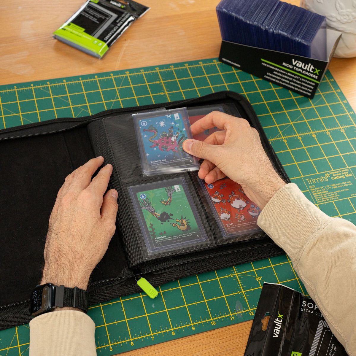 4-Pocket Exo-Tec® Toploader Compatible Zip Binder